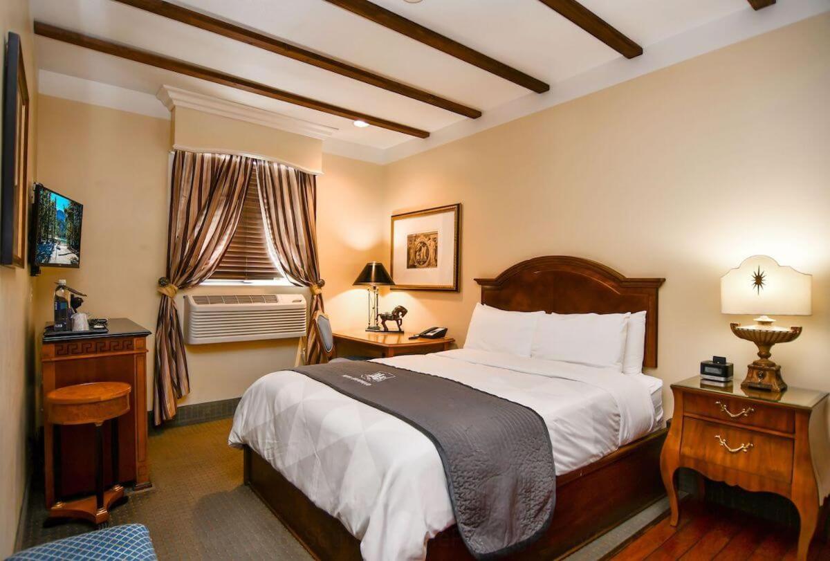 Deluxe Queen Room,1153856634:JPEG