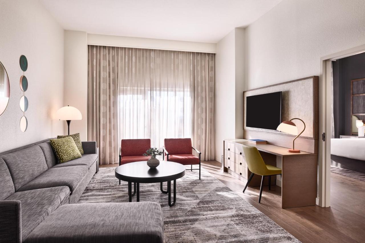 One-Bedroom King Suite,1498662478:JPEG
